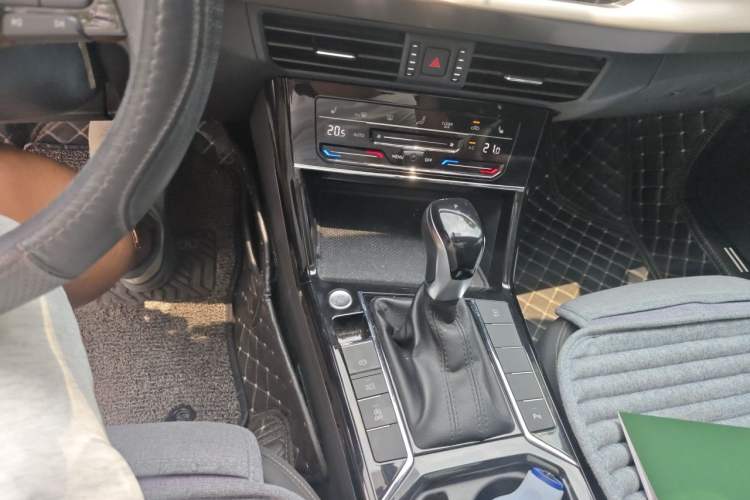 Used Volkswagen Passat 2019 330TSI Elite Edition China VI Gear Lever