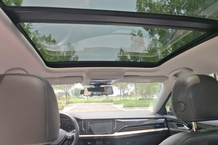 Used Volkswagen Passat 2019 330TSI Elite Edition China VI Headliner
