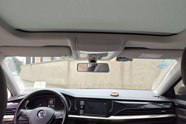 Used Volkswagen Passat 2019 330TSI Elite Edition China VI Headliner