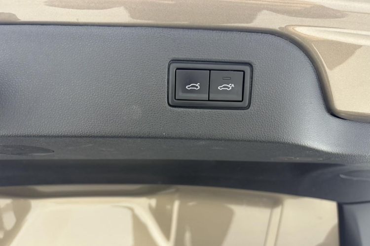 Used Volkswagen Passat 2019 330TSI Prestige Edition China VI Standard Interior 1