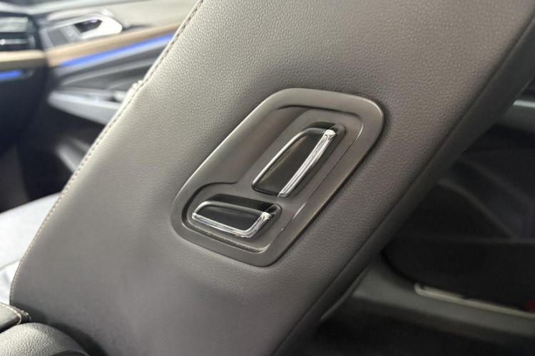 Used Volkswagen Passat 2019 330TSI Prestige Edition China VI Standard Interior 10