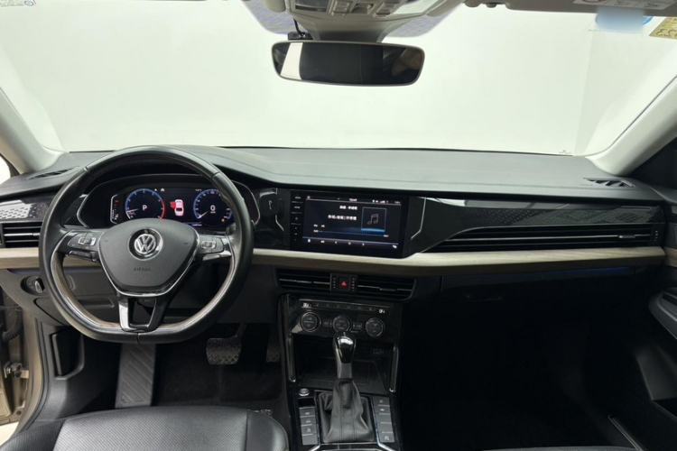 Used Volkswagen Passat 2019 330TSI Prestige Edition China VI Standard Interior 2