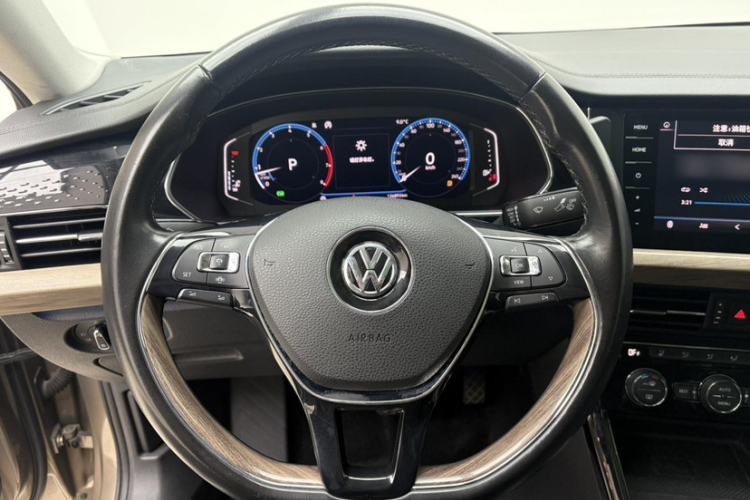 Used Volkswagen Passat 2019 330TSI Prestige Edition China VI Standard Interior 3