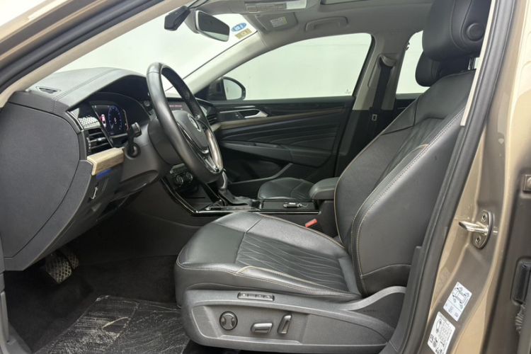 Used Volkswagen Passat 2019 330TSI Prestige Edition China VI Standard Interior 4