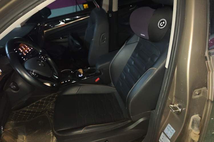 Used Volkswagen Passat 2019 330TSI Elite Edition China VI Left Front Seat
