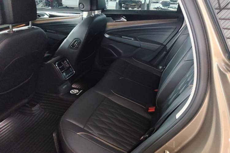 Used Volkswagen Passat 2019 330TSI Luxury Edition China VI Standard Left Rear Seat