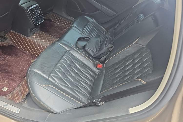Used Volkswagen Passat 2019 330TSI Luxury Edition China V Standard Left Rear Seat