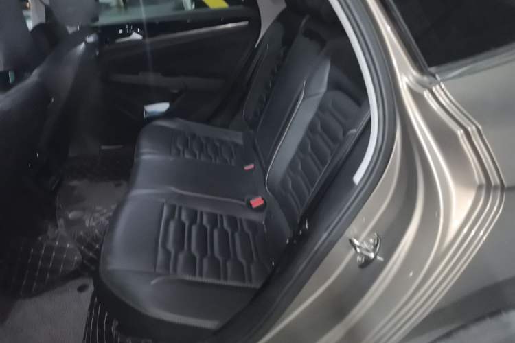Used Volkswagen Passat 2019 330TSI Elite Edition China VI Left Rear Seat