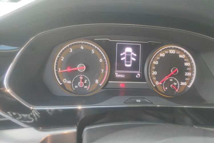 Used Volkswagen Passat 2019 330TSI Elite Edition China VI Odometer Close Up