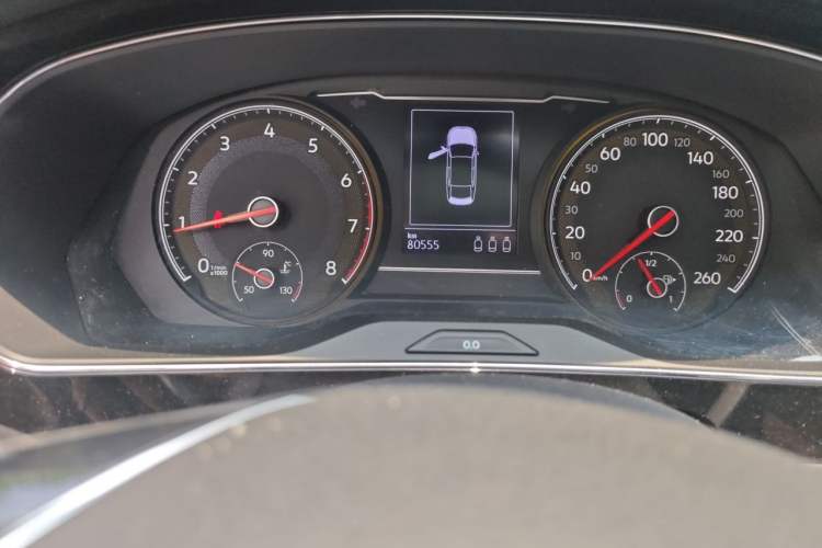 Used Volkswagen Passat 2019 330TSI Elite Edition China VI Odometer Close Up
