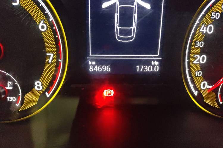 Used Volkswagen Passat 2019 330TSI Elite Edition China VI Odometer Close Up