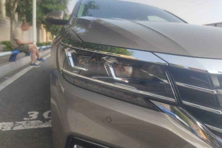 Used Volkswagen Passat 2019 330TSI Elite Edition China VI Right Front Headlight