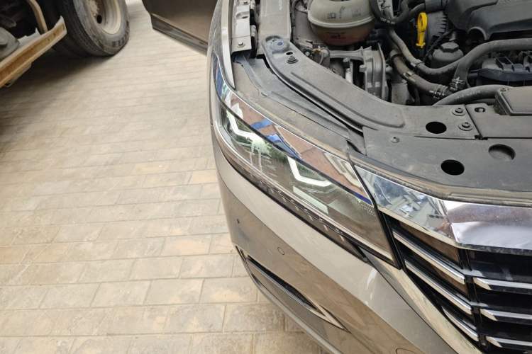 Used Volkswagen Passat 2019 380TSI Prestige Edition China VI Standard Right Front Headlight