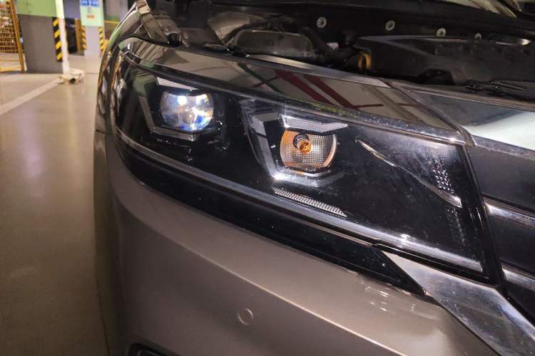 Used Volkswagen Passat 2019 330TSI Elite Edition China VI Right Front Headlight