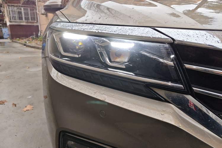 Used Volkswagen Passat 2019 330TSI Elite Edition China VI Right Front Headlight