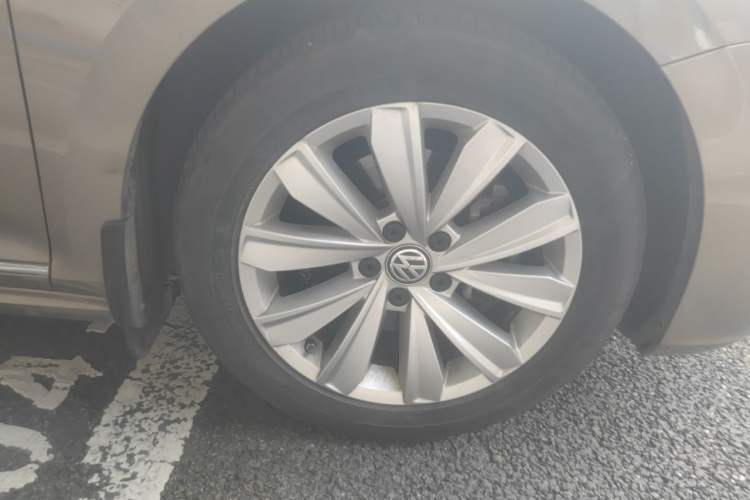 Used Volkswagen Passat 2019 330TSI Elite Edition China VI Right Front Wheel Hub