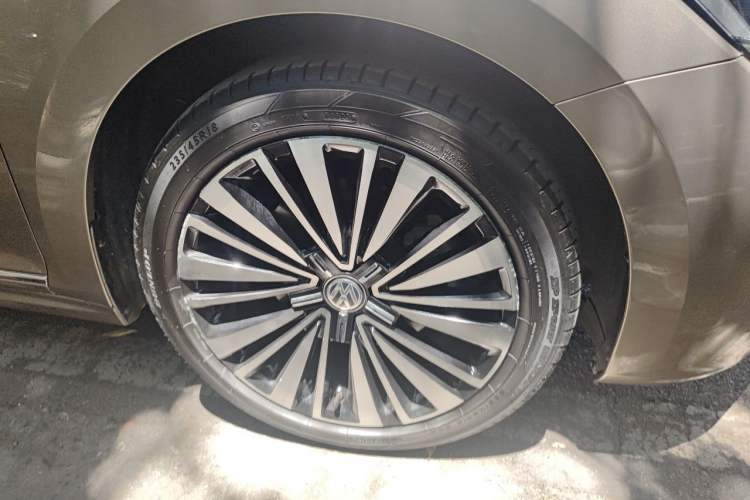 Used Volkswagen Passat 2019 380TSI Prestige Edition China VI Standard Right Front Wheel Hub