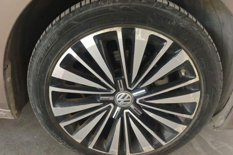 Used Volkswagen Passat 2019 330TSI Luxury Edition China V Standard Right Front Wheel Hub