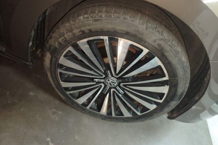 Used Volkswagen Passat 2019 380TSI Prestige Edition China VI Standard Right Front Wheel Hub