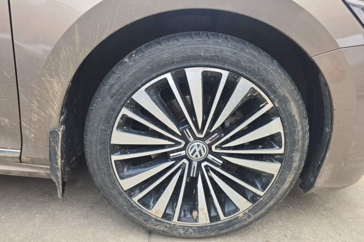Used Volkswagen Passat 2019 330TSI Luxury Edition China V Standard Right Front Wheel Hub