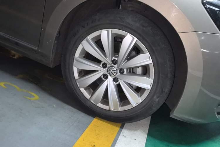 Used Volkswagen Passat 2019 330TSI Elite Edition China VI Right Front Wheel Hub