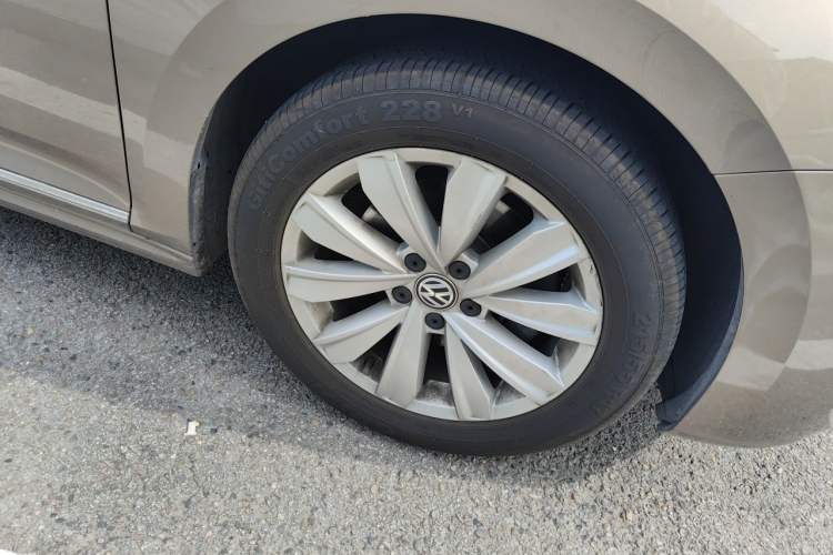 Used Volkswagen Passat 2019 330TSI Elite Edition China VI Right Front Wheel Hub