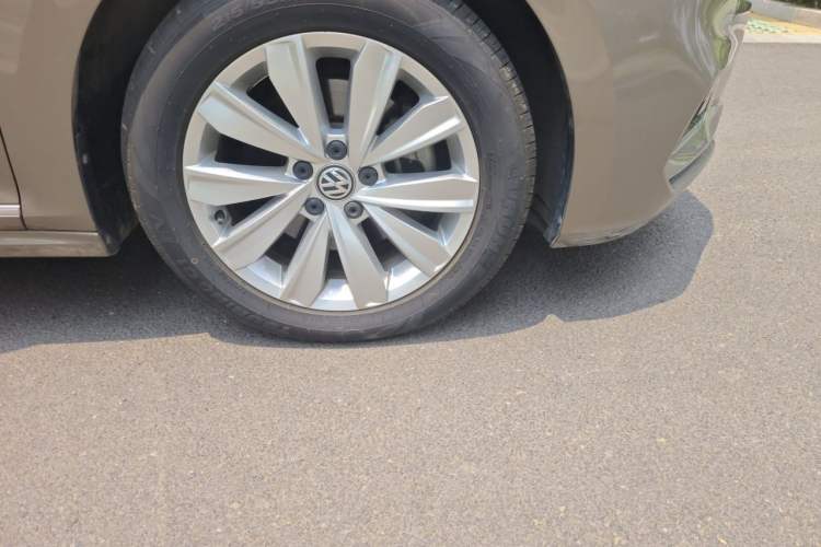 Used Volkswagen Passat 2019 330TSI Elite Edition China VI Right Front Wheel Hub