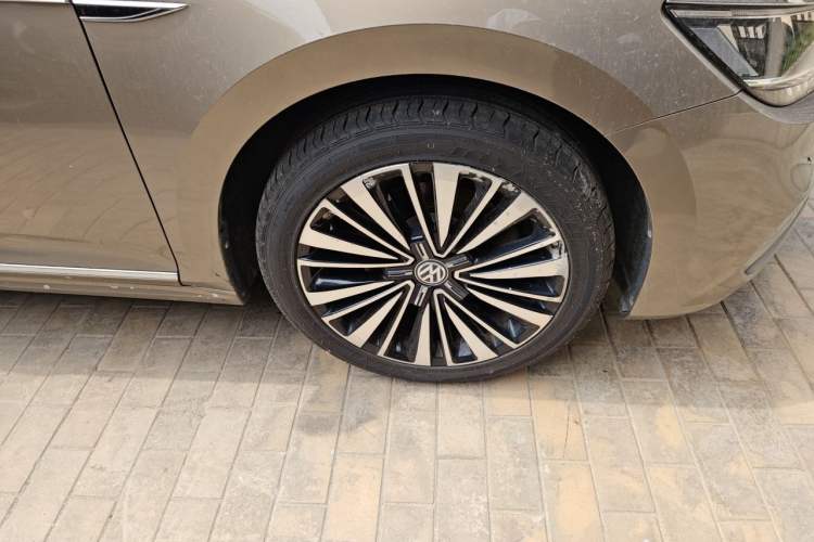 Used Volkswagen Passat 2019 380TSI Prestige Edition China VI Standard Right Front Wheel Hub