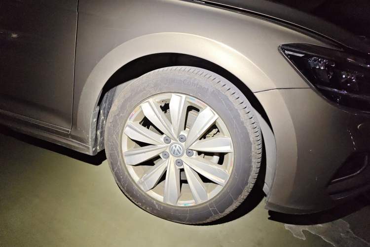 Used Volkswagen Passat 2019 330TSI Elite Edition China VI Right Front Wheel Hub