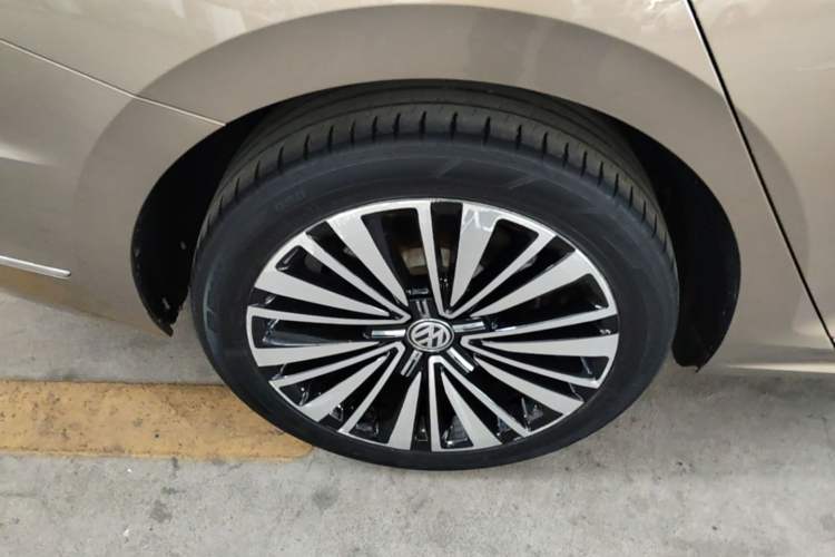 Used Volkswagen Passat 2019 330TSI Luxury Edition China VI Standard Right Rear Wheel Hub
