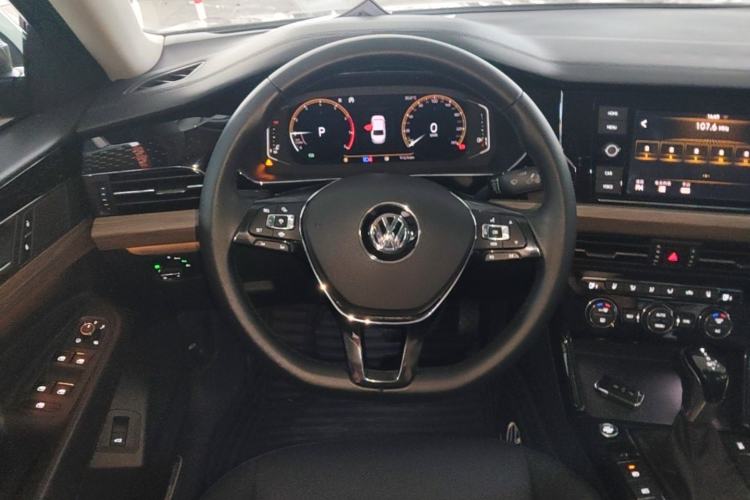 Used Volkswagen Passat 2019 330TSI Luxury Edition China VI Standard Steering Wheel