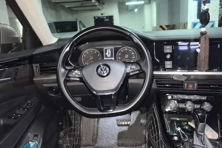 Used Volkswagen Passat 2019 330TSI Elite Edition China VI Steering Wheel