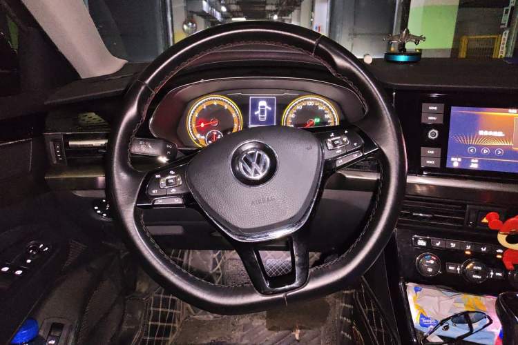 Used Volkswagen Passat 2019 330TSI Elite Edition China VI Steering Wheel