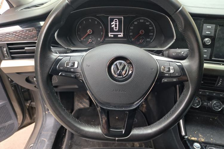 Used Volkswagen Passat 2019 330TSI Elite Edition China VI Steering Wheel