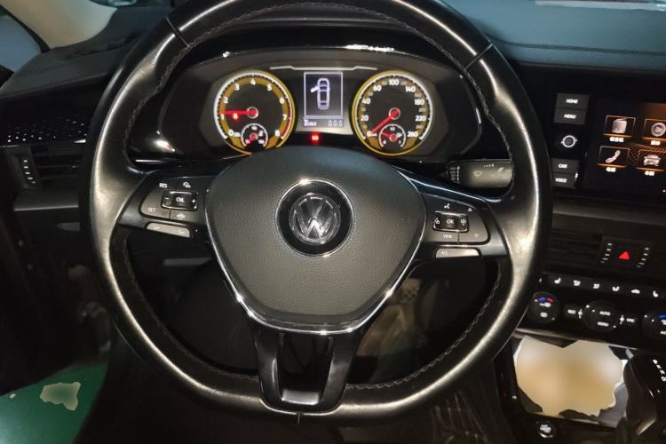 Used Volkswagen Passat 2019 330TSI Elite Edition China VI Steering Wheel