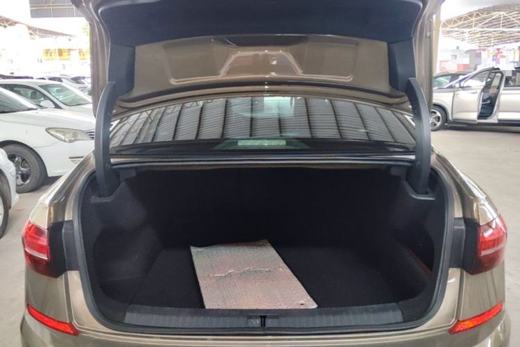Used Volkswagen Passat 2019 330TSI Luxury Edition China VI Standard Trunk