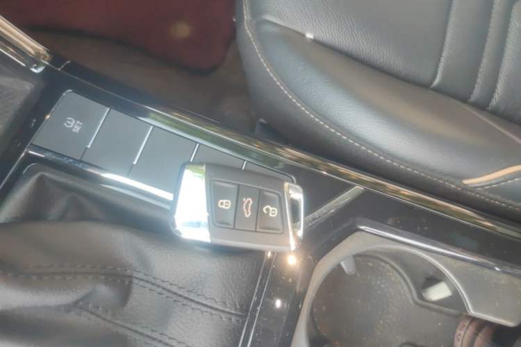 Used Volkswagen Passat 2019 330TSI Elite Edition China VI Vehicle Key