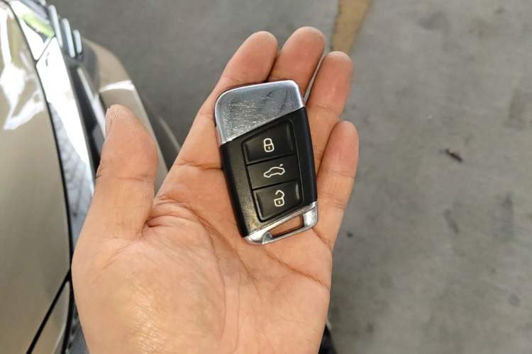 Used Volkswagen Passat 2019 330TSI Luxury Edition China VI Standard Vehicle Key