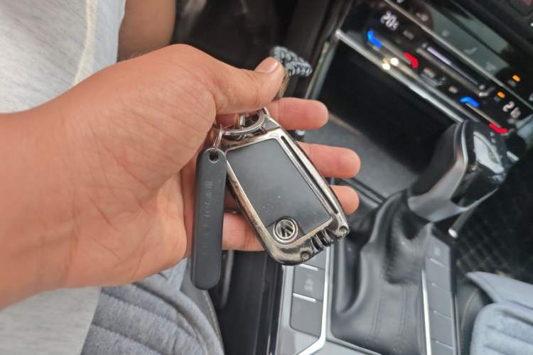 Used Volkswagen Passat 2019 330TSI Elite Edition China VI Vehicle Key