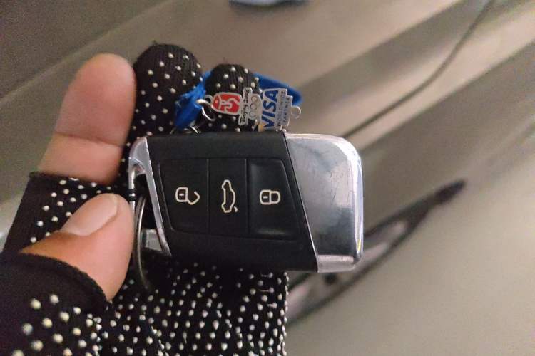 Used Volkswagen Passat 2019 330TSI Elite Edition China VI Vehicle Key