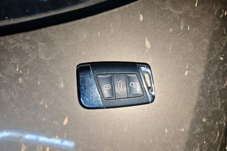 Used Volkswagen Passat 2019 330TSI Elite Edition China VI Vehicle Key