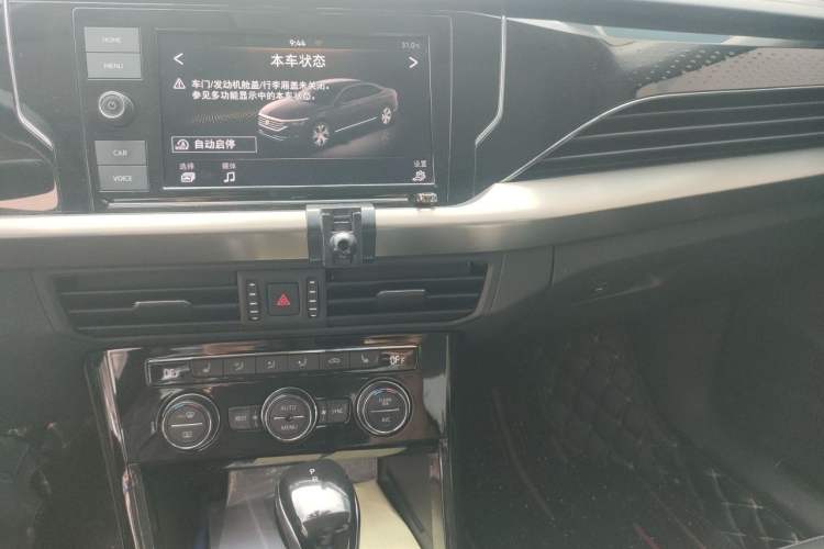 Used Volkswagen Passat 2019 330TSI Elite Edition China VI Audio And AC Panel