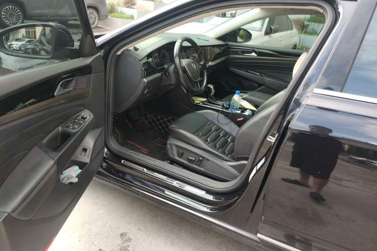 Used Volkswagen Passat 2019 330TSI Elite Edition China VI Driver Seat