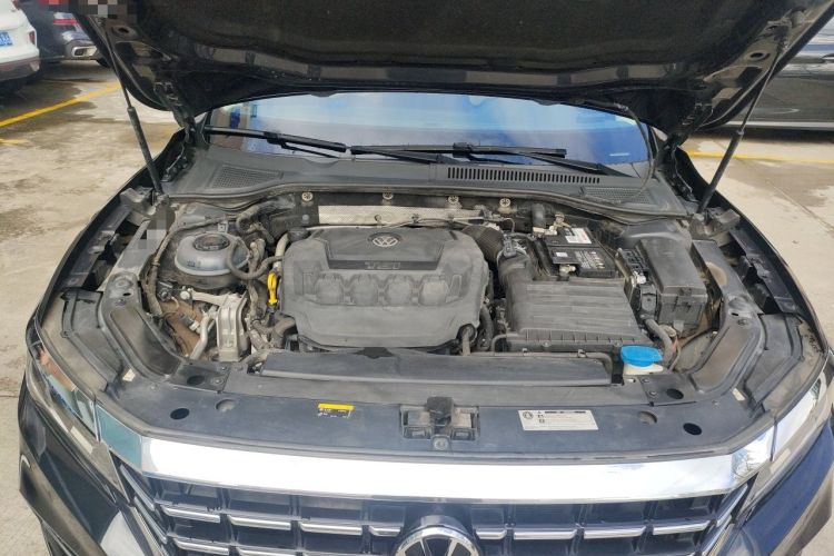 Used Volkswagen Passat 2019 330TSI Elite Edition China VI Engine Bay