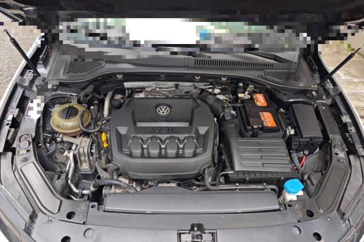 Used Volkswagen Passat 2019 330TSI Luxury Edition China VI Standard Engine Bay