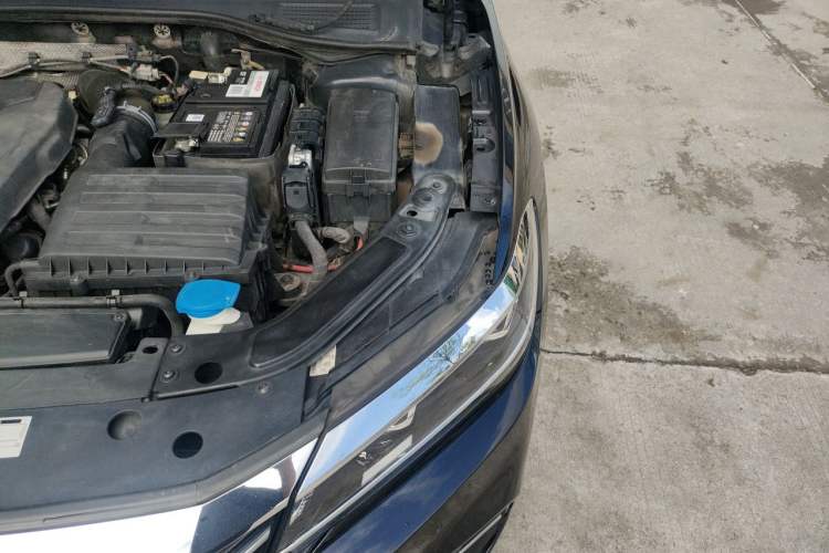 Used Volkswagen Passat 2019 330TSI Elite Edition China VI Engine Bay Left