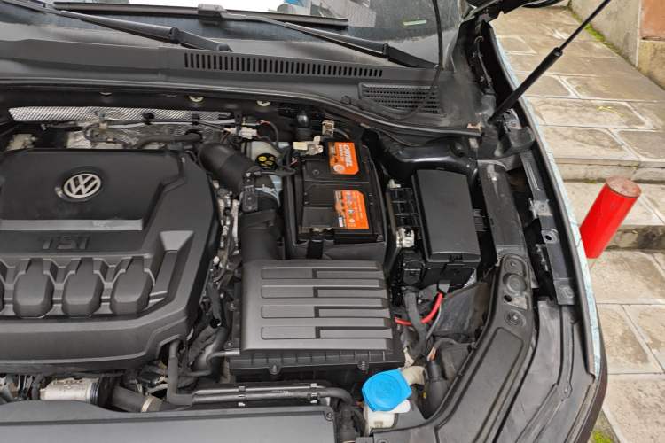 Used Volkswagen Passat 2019 330TSI Luxury Edition China VI Standard Engine Bay Left