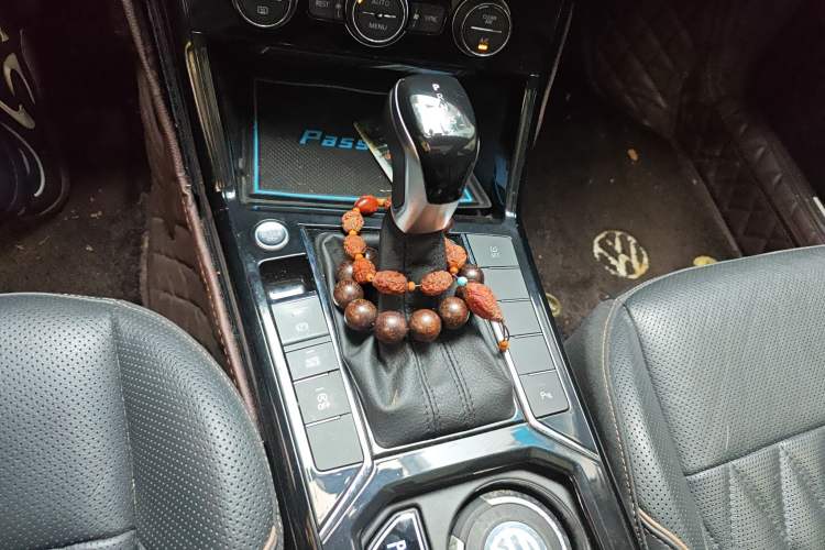 Used Volkswagen Passat 2019 330TSI Luxury Edition China VI Standard Gear Lever