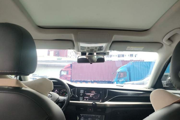 Used Volkswagen Passat 2019 330TSI Elite Edition China VI Headliner