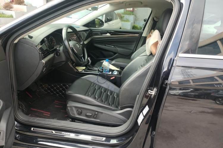 Used Volkswagen Passat 2019 330TSI Elite Edition China VI Left Front Seat